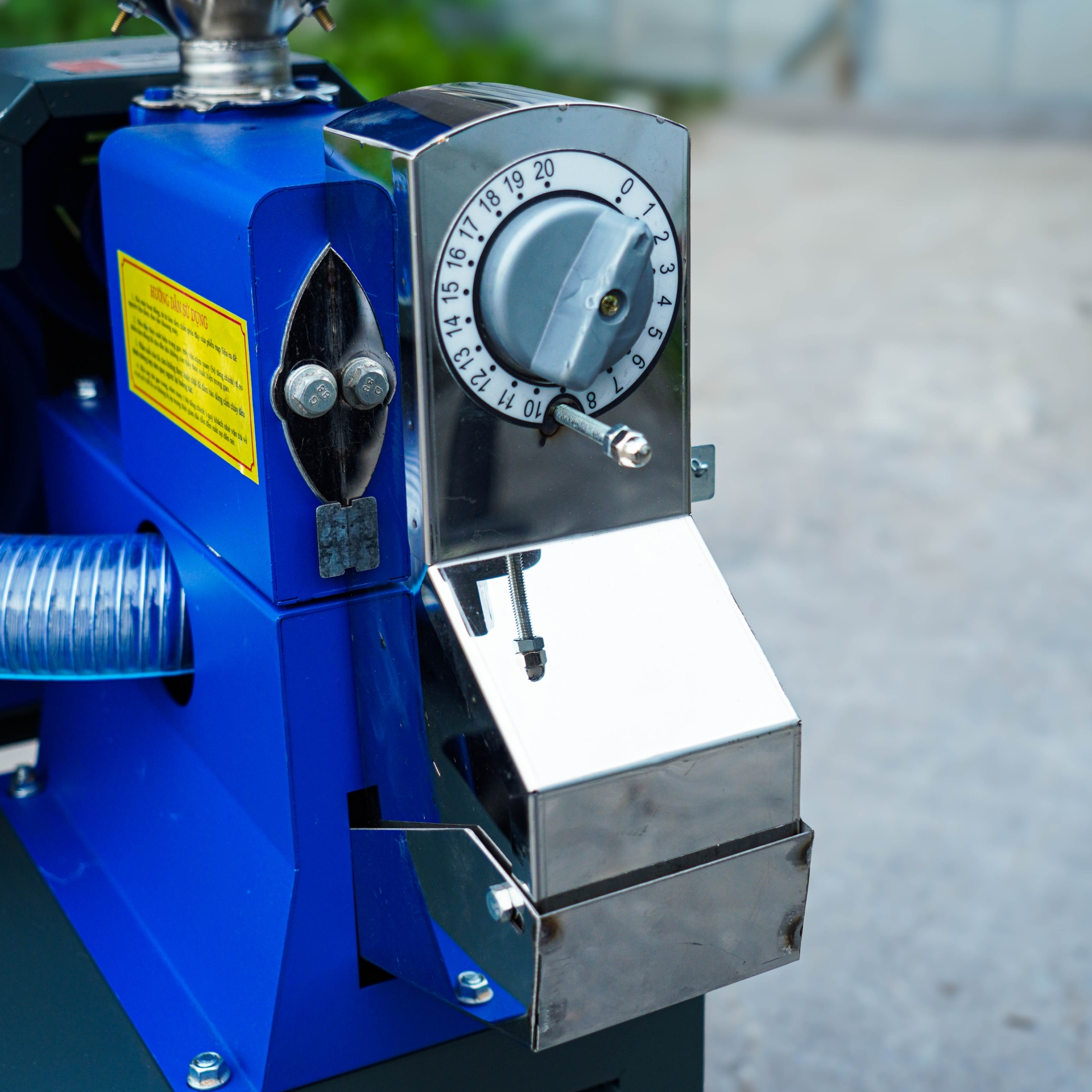 Máy xát nghiền 2 tác dụng TF600 sàng rung